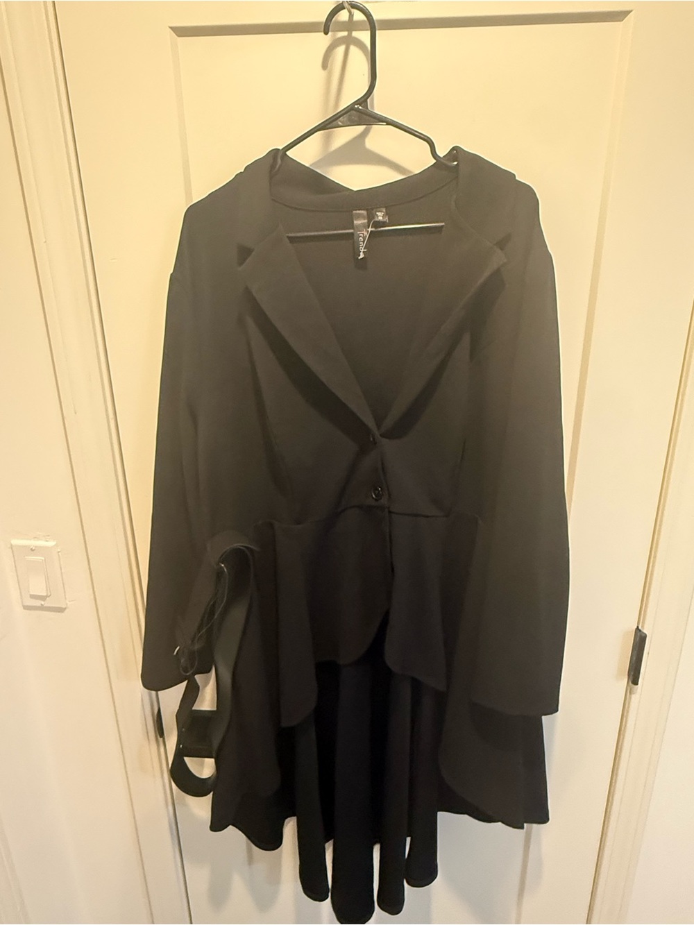 Trende High-Low Belted Blazer